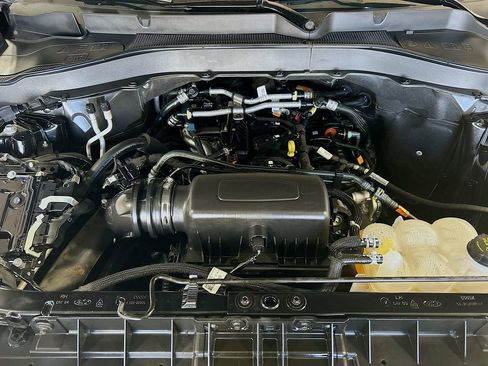 Used 2022 Ford Explorer XLT w/ Equipment Group 202A image 29