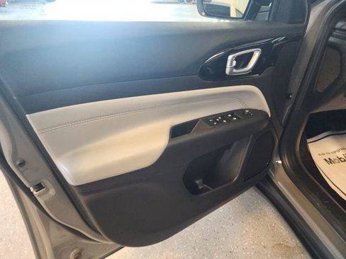 Used 2024 Jeep Compass Limited AWD/4WD image 12