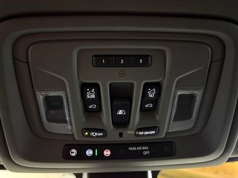 Used 2020 Chevrolet Silverado 1500 LTZ w/ LTZ Premium Package AWD/4WD image 41