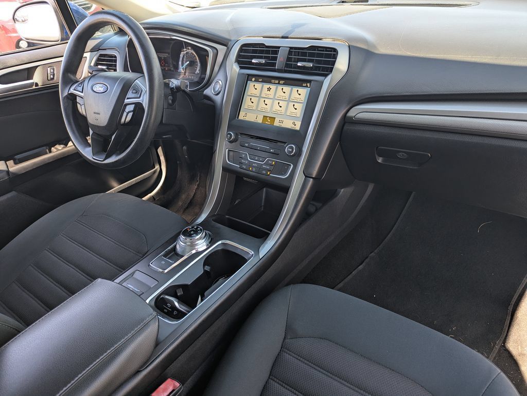 Used 2017 Ford Fusion SE w/ Fusion SE Technology Package FWD image 28