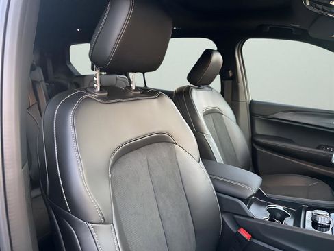 New 2025 Jeep Grand Cherokee L Altitude image 15