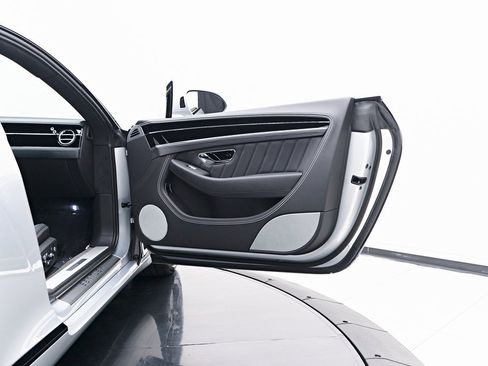 Used 2024 Bentley Continental GT image 34