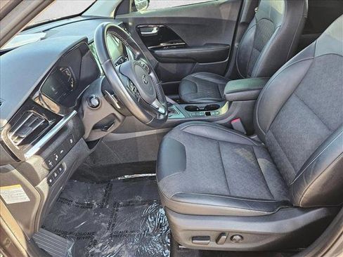 Used 2020 Kia Niro EX image 15