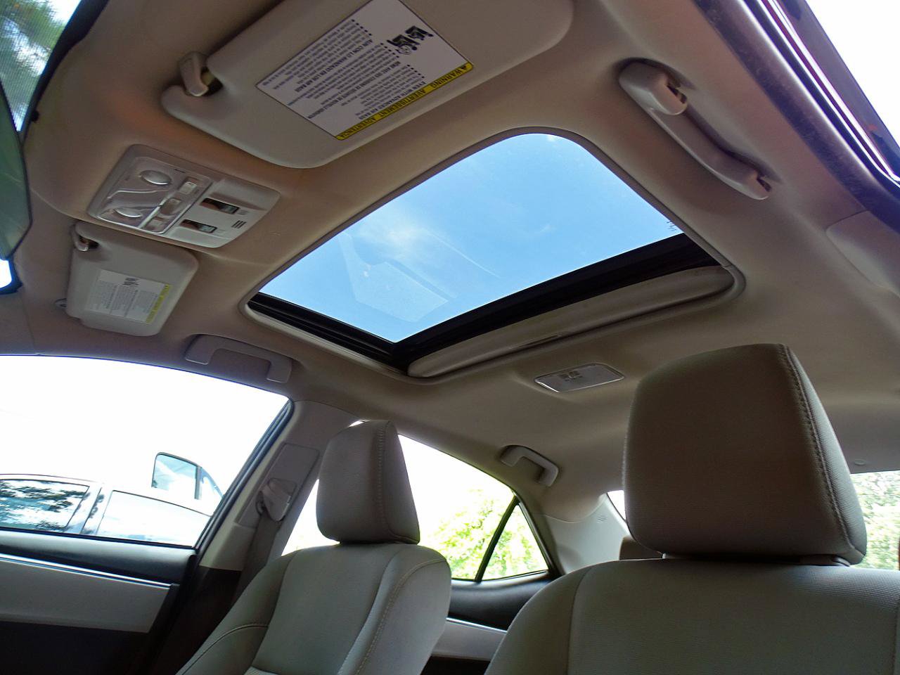 Used 2014 Toyota Corolla LE FWD image 13
