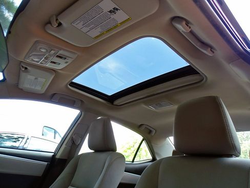 Used 2014 Toyota Corolla LE FWD image 13