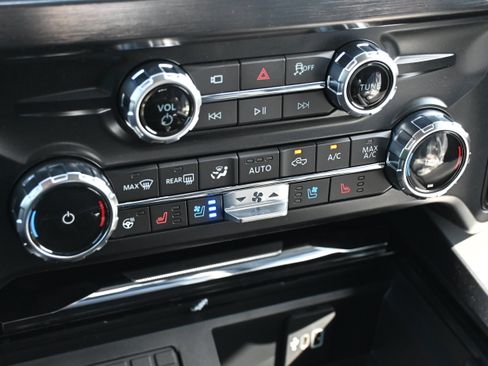 New 2026 Ford F250 Lariat w/ Black Appearance Package AWD/4WD image 88