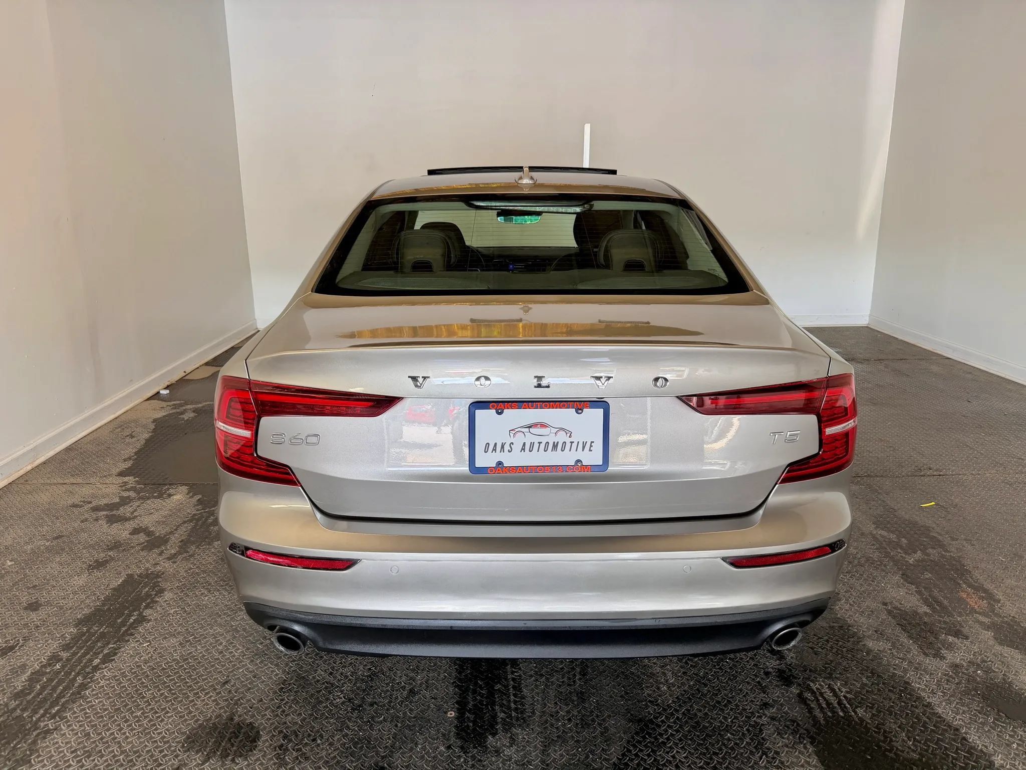 Used 2019 Volvo S60 T5 Momentum w/ Premium Package FWD image 6