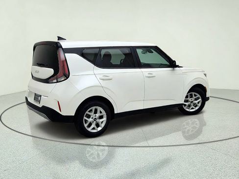Used 2023 Kia Soul LX w/ Option Group 015 FWD image 8