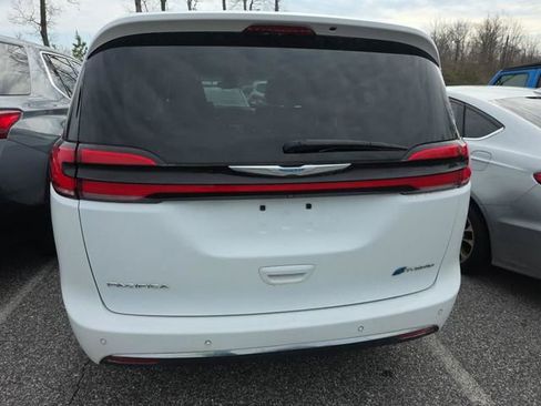 Used 2021 Chrysler Pacifica Touring-L image 4