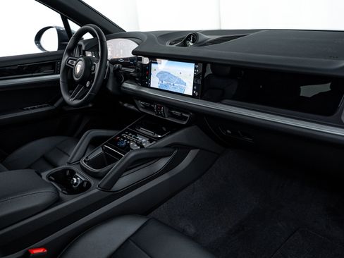 New 2026 Porsche Cayenne S image 13