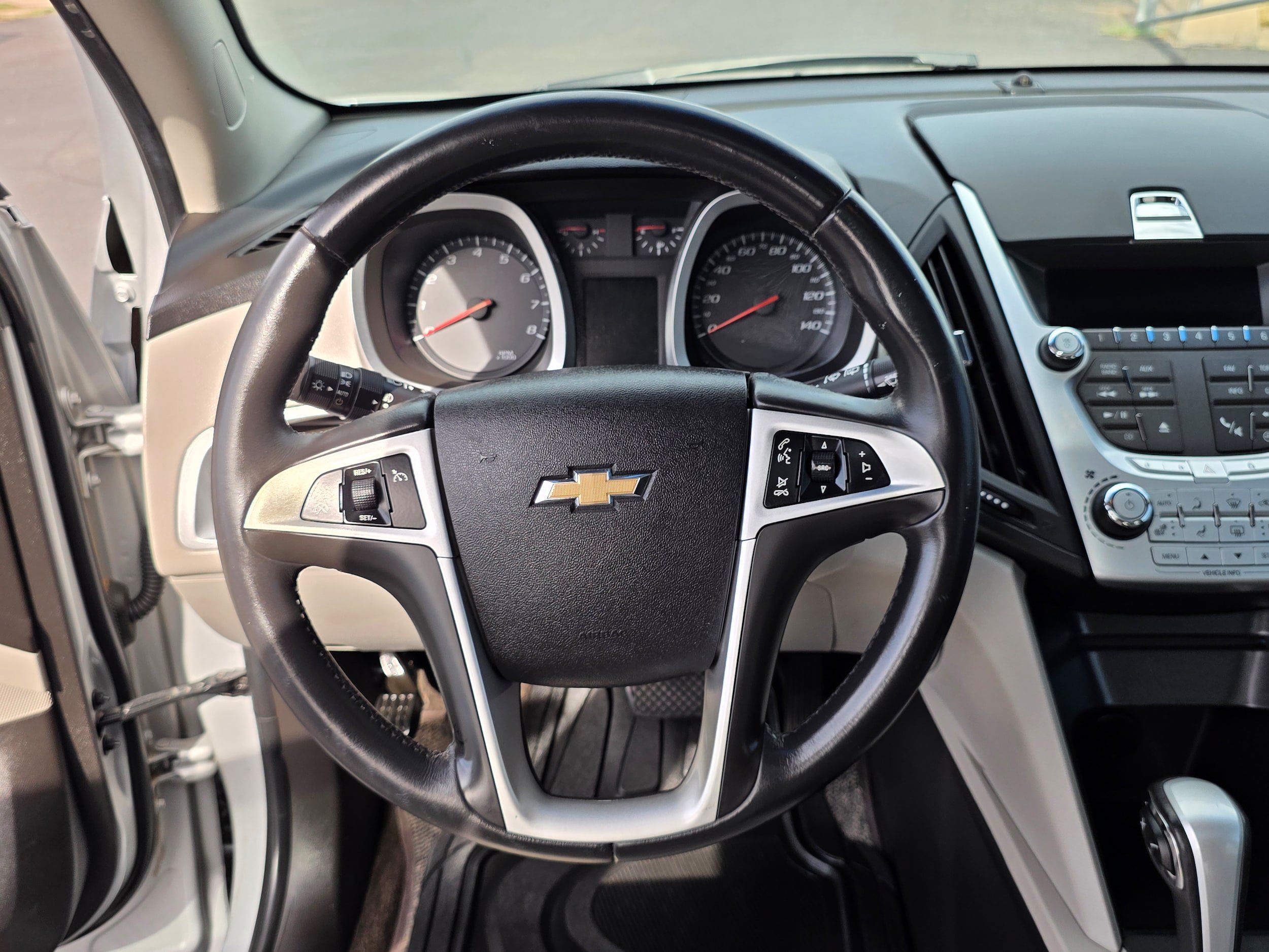 Used 2010 Chevrolet Equinox LT w/ Chrome Appearance Package FWD image 17