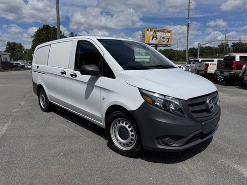 Used 2021 Mercedes-Benz Metris image 2