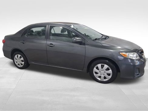 Used 2011 Toyota Corolla LE FWD image 3