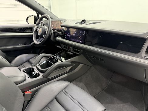 Certified 2026 Porsche Cayenne Coupe AWD/4WD image 24
