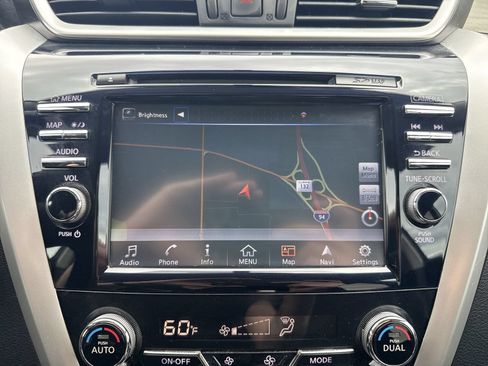 Used 2016 Nissan Murano SV AWD/4WD image 18