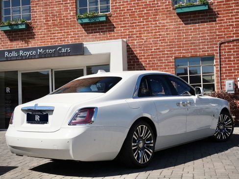 Used 2022 Rolls-Royce Ghost w/ Ghost Package image 2