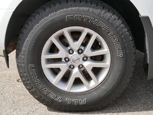 Used 2016 Nissan Frontier SV AWD/4WD image 9