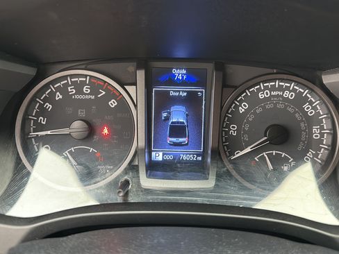 Used 2021 Toyota Tacoma TRD Off-Road AWD/4WD image 19