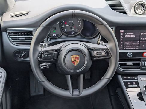 Certified 2026 Porsche Macan AWD/4WD image 24