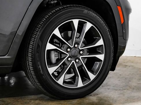 Used 2022 Jeep Grand Cherokee Overland w/ Luxury Tech Group IV image 54