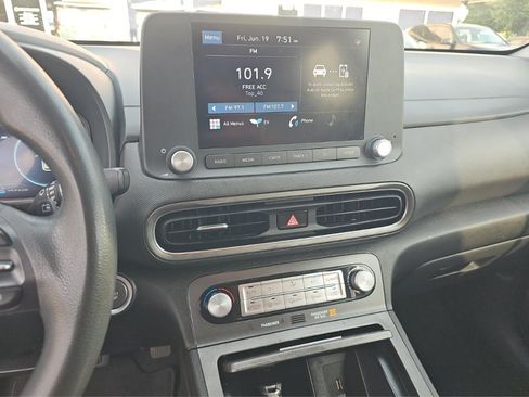 Used 2023 Hyundai Kona SE FWD image 16
