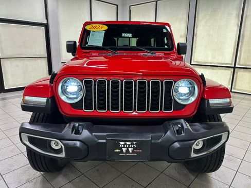 Used 2025 Jeep Wrangler Unlimited Sahara w/ Safety Group AWD/4WD image 13