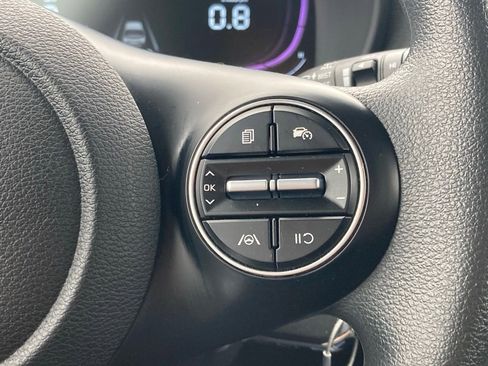 Used 2025 Kia Soul LX w/ LX Technology Package FWD image 14