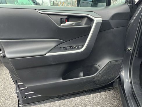 Used 2021 Toyota RAV4 XLE image 21