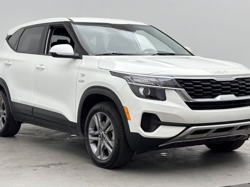 Used 2023 Kia Seltos LX AWD/4WD image 3