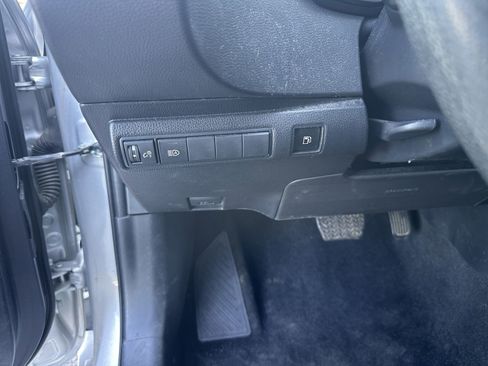 Used 2024 Toyota Corolla LE FWD image 11