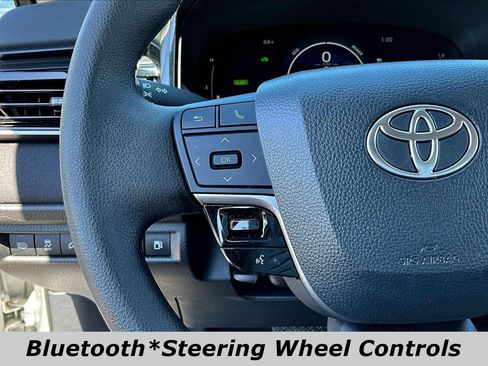 Used 2025 Toyota Camry LE AWD/4WD image 11