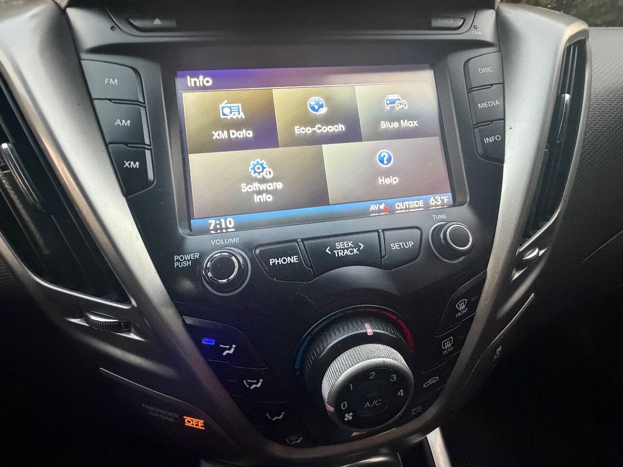 Used 2013 Hyundai Veloster FWD image 27