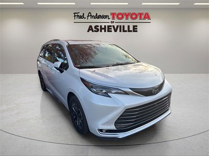 Used 2025 Toyota Sienna Platinum
