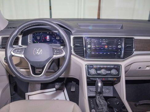 Used 2023 Volkswagen Atlas SE w/ Panoramic Sunroof Package image 18