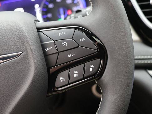 Used 2024 Chrysler Pacifica Limited w/ S Appearance Package image 21