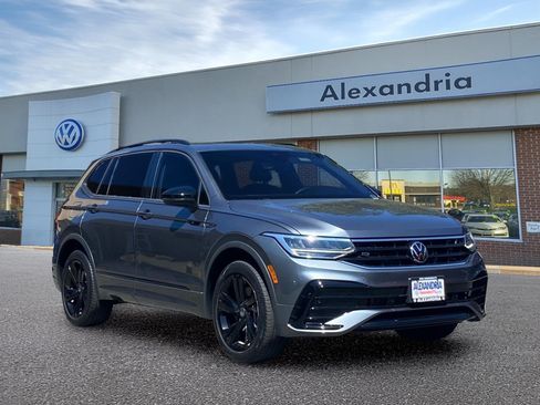 Used 2023 Volkswagen Tiguan SE R-Line FWD image 1