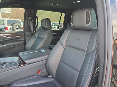 Used 2023 Cadillac Escalade ESV Luxury image 21