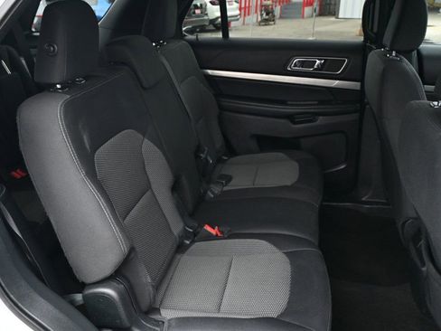 Used 2019 Ford Explorer XLT w/ Equipment Group 201A FWD image 18