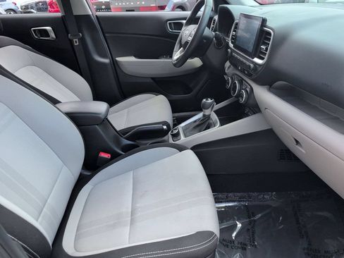 Used 2025 Hyundai Venue SEL FWD image 30