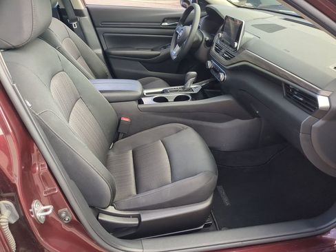 Used 2024 Nissan Altima 2.5 SV FWD image 34