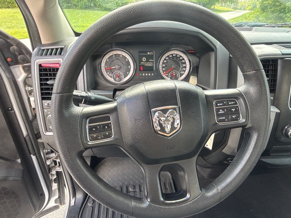 Used 2017 RAM 1500 Express RWD image 12