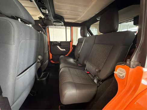 Used 2012 Jeep Wrangler Unlimited Sahara AWD/4WD image 10