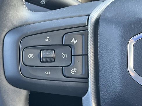 Used 2024 GMC Yukon XL Denali image 32