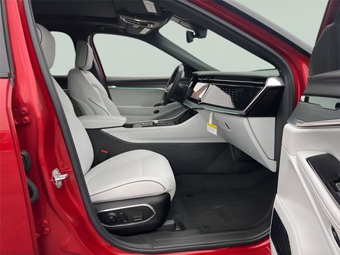 Used 2025 Jeep Wagoneer S Limited image 32