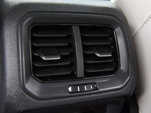 Used 2025 Volkswagen Taos SE w/ Panoramic Sunroof Package AWD/4WD image 24