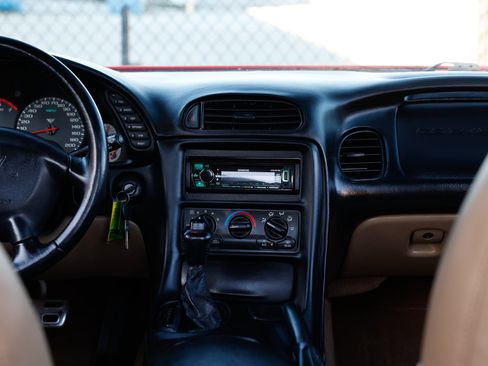 Used 2000 Chevrolet Corvette Coupe image 34