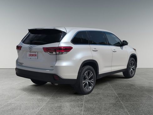 Used 2019 Toyota Highlander LE AWD/4WD image 5