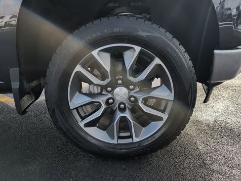 Used 2022 Chevrolet Silverado 1500 LT AWD/4WD image 10