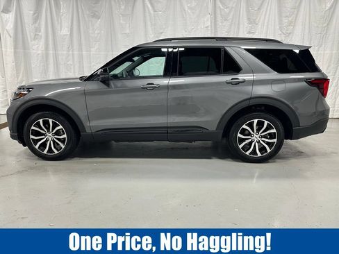 Used 2025 Ford Explorer ST-Line AWD/4WD image 4