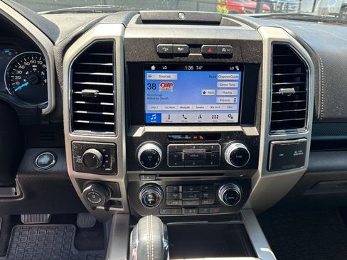 Used 2018 Ford F150 Lariat w/ Equipment Group 502A Luxury AWD/4WD image 13
